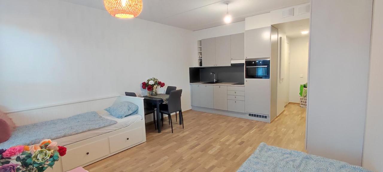 Ruby Studio 5Min To Vantaa Airport And 20Min To Helsinki Center Apartment Екстериор снимка